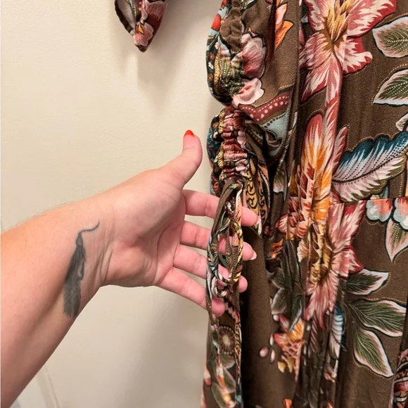 ⭐️Fall In Love with this FARM Rio Floral Bishop Sleeve MIDI Dress 🍁🍂 - Picture 6 of 13